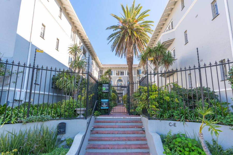 2 Bedroom Property for Sale in Sea Point Western Cape